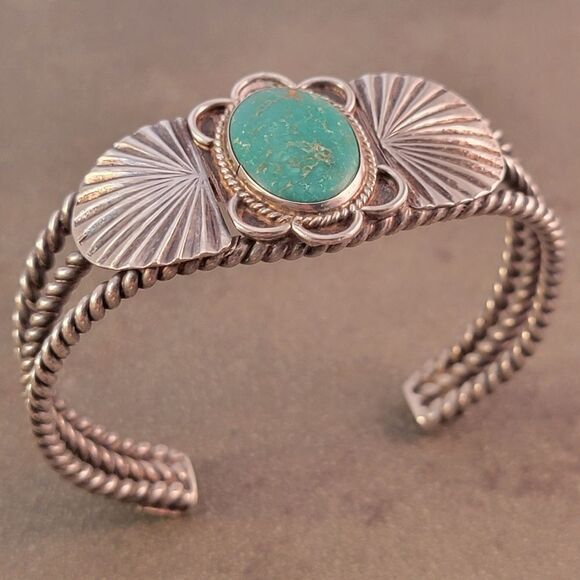 Vintage Southwestern Sterling Silver Twisted Wire Green Turquoise Cuff Bracelet - Picture 5 of 9